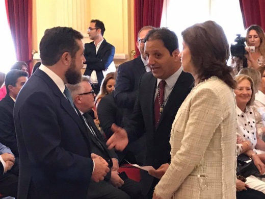 دي كاسترو يعين رسميا حاكما لمدينة مليلية المحتلة أمام غياب خصومه السياسيين من الحزب الشعبي وبوكس دي كاسترو يعين رسميا حاكما لمدينة مليلية المحتلة أمام غياب خصومه السياسيين من الحزب الشعبي وبوكس