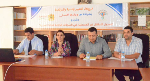 مهتمون وخبراء يقاربون "تسجيل الأطفال غير المسجلين في سجلات الحالة المدنية" في لقاء بالناظور مهتمون وخبراء يقاربون "تسجيل الأطفال غير المسجلين في سجلات الحالة المدنية" في لقاء بالناظور