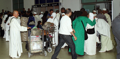 مطار الناظور ـ العروي يستقبل ضيوف الرحمان المنحدرين من الريف وسط أجواء روحانية وعائلية مطار الناظور ـ العروي يستقبل ضيوف الرحمان المنحدرين من الريف وسط أجواء روحانية وعائلية