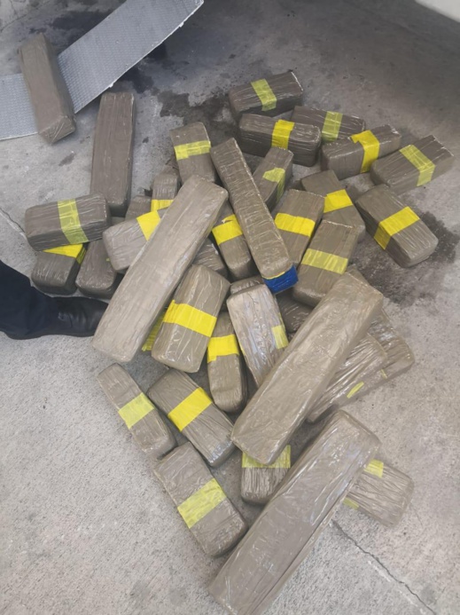 شرطة الميناء المتوسطي تجهض محاولة تهريب 270 كلغ من مخدر الشيرا شرطة الميناء المتوسطي تجهض محاولة تهريب 270 كلغ من مخدر الشيرا