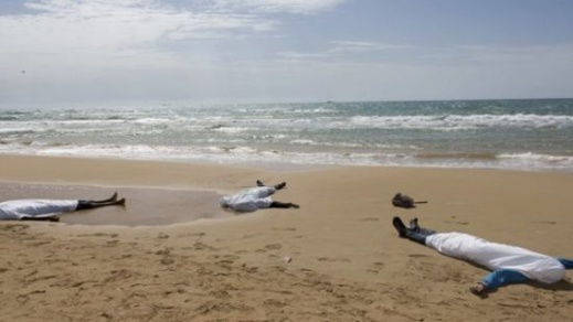 فاجعة.. البحر يلفظ جثث 6 أشخاص ماتوا غرقا خلال محاولة للهجرة السرية فاجعة.. البحر يلفظ جثث 6 أشخاص ماتوا غرقا خلال محاولة للهجرة السرية