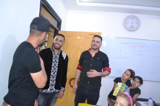 الدريوش.. مؤسسة لتعليم اللغات والإعلاميات تُكرم البطل العالمي في "الكيك بوكسينغ" عزيز قلاح الدريوش.. مؤسسة لتعليم اللغات والإعلاميات تُكرم البطل العالمي في "الكيك بوكسينغ" عزيز قلاح