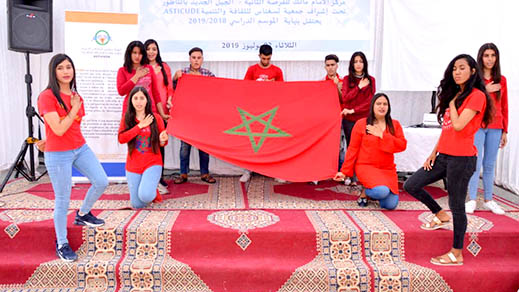 الناظور: مركز الإمام مالك للفرصة الثانية "الجيل الجديد" يحتفل بتلاميذه المتفوقين ويكرم أطره الناظور: مركز الإمام مالك للفرصة الثانية "الجيل الجديد" يحتفل بتلاميذه المتفوقين ويكرم أطره
