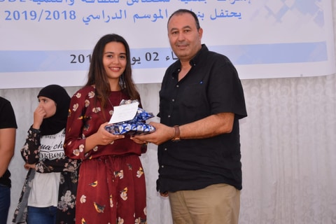 الناظور: مركز الإمام مالك للفرصة الثانية "الجيل الجديد" يحتفل بتلاميذه المتفوقين ويكرم أطره الناظور: مركز الإمام مالك للفرصة الثانية "الجيل الجديد" يحتفل بتلاميذه المتفوقين ويكرم أطره