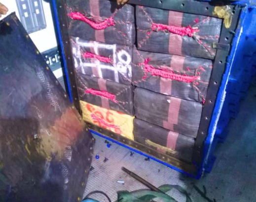 أمن ميناء المتوسط يحبط تهريب 27 طنا من الحشيش أمن ميناء المتوسط يحبط تهريب 27 طنا من الحشيش