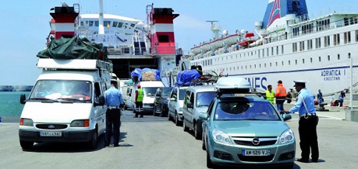 تقرير إخباري: مغاربة الخارج.. قوة اقتصادية وحرمان سياسي تقرير إخباري: مغاربة الخارج.. قوة اقتصادية وحرمان سياسي