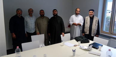 جمعية اتحاد الأئمة تعقد لقاءا تواصليا مع رؤساء وأئمة المساجد بفرانكفورت جمعية اتحاد الأئمة تعقد لقاءا تواصليا مع رؤساء وأئمة المساجد بفرانكفورت
