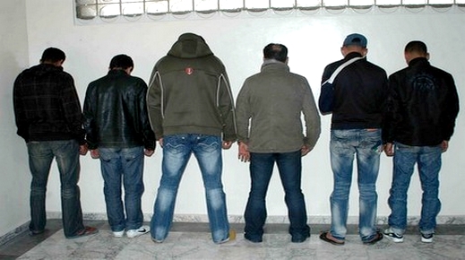مداهمات أمنية وحملات تمشيطية لشرطة بني انصار تنتهي بتوقيف 4 تونسيين ووسيطين في الهجرة السرية