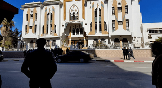 ابتدائية الحسيمة تصدر أحكاما بالسجن من 10 الى 4 سنوات في حق شخصين توبعا بانتهاك الخصوصية وهتك عرض قاصر ابتدائية الحسيمة تصدر أحكاما بالسجن من 10 الى 4 سنوات في حق شخصين توبعا بانتهاك الخصوصية وهتك عرض قاصر