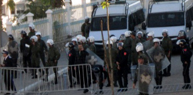 قوات الأمن تتدخل بعنف مفرط ضد معطلي فروع التنسيق الإقليمي بالحسيمة لليوم الثاني على التوالي قوات الأمن تتدخل بعنف مفرط ضد معطلي فروع التنسيق الإقليمي بالحسيمة لليوم الثاني على التوالي