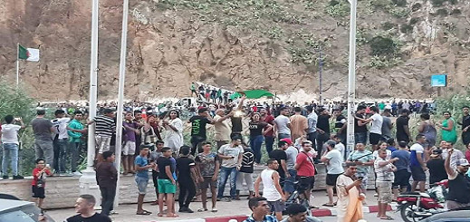 جزائريون ومغاربة يعتزمون تنظيم مسيرة "الشعب" للمطالبة بفتح الحدود المغلقة