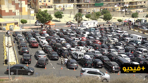 إزدحام وحرارة و"بلوكاج" في المعابر.. صحيفة إسبانية تكشف معاناة أفراد الجالية أثناء قدومهم الى المغرب إزدحام وحرارة و"بلوكاج" في المعابر.. صحيفة إسبانية تكشف معاناة أفراد الجالية أثناء قدومهم الى المغرب