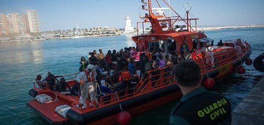 الحكومة الإسبانية تصادق على منح المغرب 30 مليون يورو لدعم جهود محاربة الهجرة السرية الحكومة الإسبانية تصادق على منح المغرب 30 مليون يورو لدعم جهود محاربة الهجرة السرية
