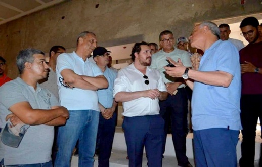 الوالي مهيدية يستنفر المسؤولين لتفقد مشاريع منارة المتوسط بالتزامن مع تواجد الملك بالحسيمة الوالي مهيدية يستنفر المسؤولين لتفقد مشاريع منارة المتوسط بالتزامن مع تواجد الملك بالحسيمة