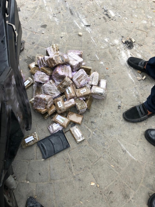 الجمارك تحجز كمية كبيرة من الحشيش بالمعبر الحدودي + صور