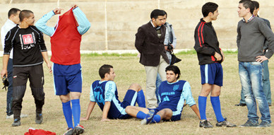 فريق الإتحاد الرياضي الناظوري لكرة القدم يتقدم بشكاية ضد موظف إلى رئيس المجلس البلدي ويحمله مسؤولية تداعيات عدم إجرائه لمقابلة برسم منافسات البطولة فريق الإتحاد الرياضي الناظوري لكرة القدم يتقدم بشكاية ضد موظف إلى رئيس المجلس البلدي ويحمله مسؤولية تداعيات عدم إجرائه لمقابلة برسم منافسات البطولة