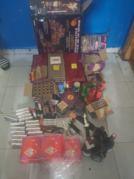 حجز سيارة مرقمة بفرنسا على متنها هذه المواد المحظورة بمعبر بني أنصار حجز سيارة مرقمة بفرنسا على متنها هذه المواد المحظورة بمعبر بني أنصار