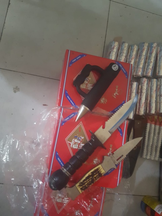 حجز سيارة مرقمة بفرنسا على متنها هذه المواد المحظورة بمعبر بني أنصار حجز سيارة مرقمة بفرنسا على متنها هذه المواد المحظورة بمعبر بني أنصار