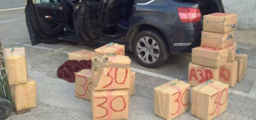 حجز حوالي 40 كلغ من الشيرا وأزيد من 10 آلاف أورو في ثلاث عمليات منفصلة بباب سبتة حجز حوالي 40 كلغ من الشيرا وأزيد من 10 آلاف أورو في ثلاث عمليات منفصلة بباب سبتة