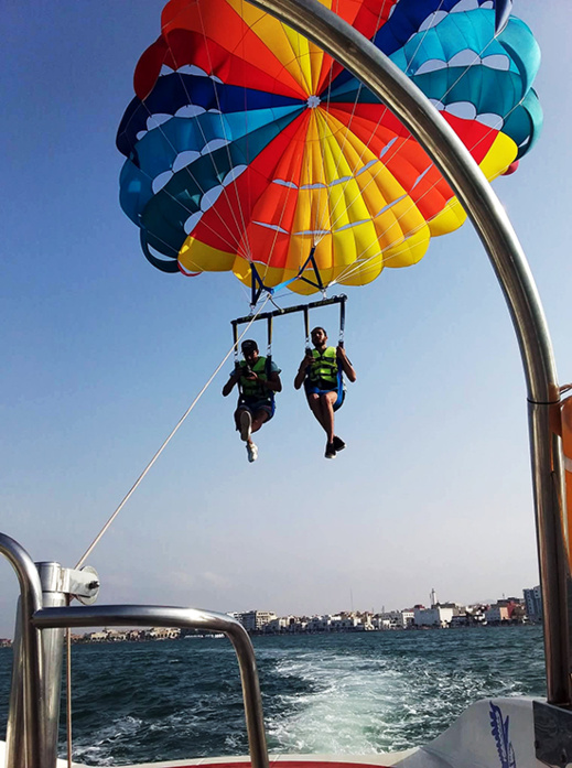 شاهدوا.. قارب ترفيهي ببحيرة مارتشيكا يجعلك تشاهد الناظور من فوق شاهدوا.. قارب ترفيهي ببحيرة مارتشيكا يجعلك تشاهد الناظور من فوق