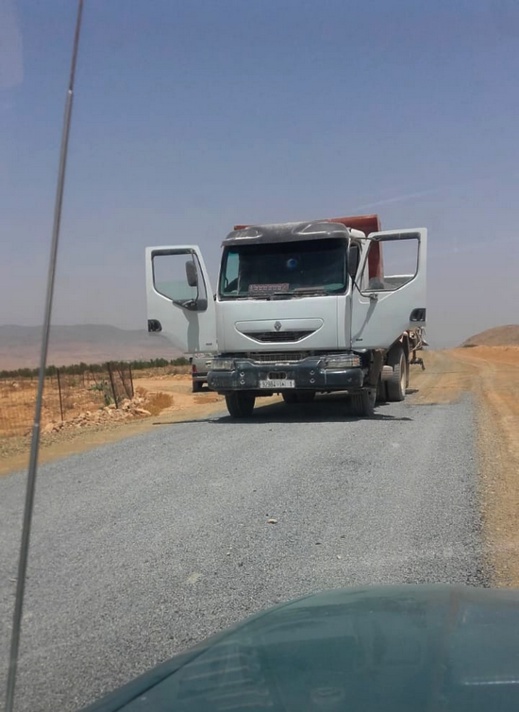 أشغال تزفيت الطريق الرابطة بين مركز جماعة أولاد بوبكر وأولاد حدو بنعلي تشارف على الانتهاء