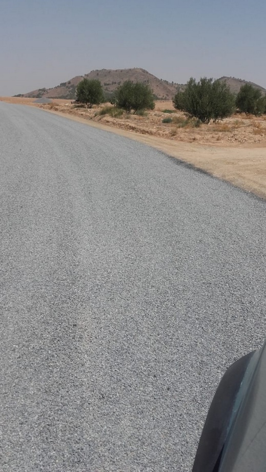 أشغال تزفيت الطريق الرابطة بين مركز جماعة أولاد بوبكر وأولاد حدو بنعلي تشارف على الانتهاء