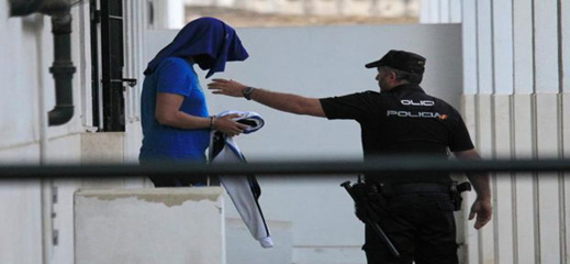 السلطات المغربية تستقبل "ناشط ريفي" مطرود من مليلية بالقهوة والعصير السلطات المغربية تستقبل "ناشط ريفي" مطرود من مليلية بالقهوة والعصير