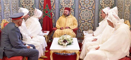 الملك محمد السادس يستقبل بتطوان أعضاء الوفد الرسمي المتوجه إلى الديار المقدسة لأداء مناسك الحج الملك محمد السادس يستقبل بتطوان أعضاء الوفد الرسمي المتوجه إلى الديار المقدسة لأداء مناسك الحج
