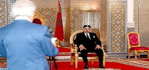والي بنك المغرب يقدم تقريره السنوي للملك حول الوضعية الاقتصادية والنقدية والمالية للمملكة والي بنك المغرب يقدم تقريره السنوي للملك حول الوضعية الاقتصادية والنقدية والمالية للمملكة