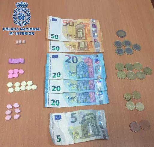 توقيف مغربيان أحدهما قاصر كانا يروجان الاكستازي بمدينة مليلية المحتلة توقيف مغربيان أحدهما قاصر كانا يروجان الاكستازي بمدينة مليلية المحتلة