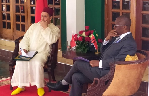 السفير الريفي مختار غامبو.. المغرب انخرط بقوة خلال عقدين من حكم جلالة الملك في مسار تقدم لا رجعة فيه السفير الريفي مختار غامبو.. المغرب انخرط بقوة خلال عقدين من حكم جلالة الملك في مسار تقدم لا رجعة فيه