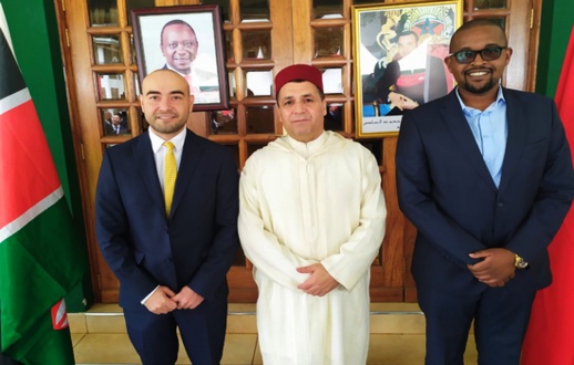 السفير الريفي مختار غامبو.. المغرب انخرط بقوة خلال عقدين من حكم جلالة الملك في مسار تقدم لا رجعة فيه السفير الريفي مختار غامبو.. المغرب انخرط بقوة خلال عقدين من حكم جلالة الملك في مسار تقدم لا رجعة فيه