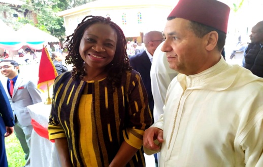 السفير الريفي مختار غامبو.. المغرب انخرط بقوة خلال عقدين من حكم جلالة الملك في مسار تقدم لا رجعة فيه السفير الريفي مختار غامبو.. المغرب انخرط بقوة خلال عقدين من حكم جلالة الملك في مسار تقدم لا رجعة فيه