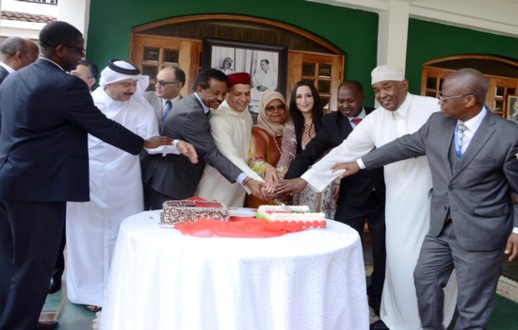 السفير الريفي مختار غامبو.. المغرب انخرط بقوة خلال عقدين من حكم جلالة الملك في مسار تقدم لا رجعة فيه السفير الريفي مختار غامبو.. المغرب انخرط بقوة خلال عقدين من حكم جلالة الملك في مسار تقدم لا رجعة فيه