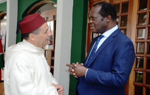 السفير الريفي مختار غامبو.. المغرب انخرط بقوة خلال عقدين من حكم جلالة الملك في مسار تقدم لا رجعة فيه السفير الريفي مختار غامبو.. المغرب انخرط بقوة خلال عقدين من حكم جلالة الملك في مسار تقدم لا رجعة فيه