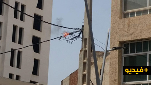 نشوب حريق في أسلاك كهربائية بالناظور يثير هلع الساكنة نشوب حريق في أسلاك كهربائية بالناظور يثير هلع الساكنة