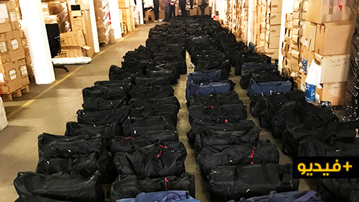 شاهدوا.. العثور على 221 حقيبة رياضية داخلها 4.5 طن من الكوكايين في هامبورغ بألمانيا شاهدوا.. العثور على 221 حقيبة رياضية داخلها 4.5 طن من الكوكايين في هامبورغ بألمانيا
