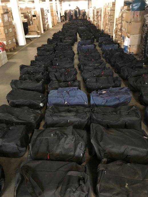 شاهدوا.. العثور على 221 حقيبة رياضية داخلها 4.5 طن من الكوكايين في هامبورغ بألمانيا