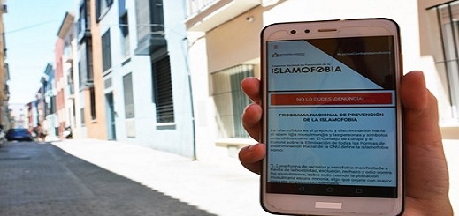 مغاربة يواجهون الإسلاموفوبيا بتطبيق إلكتروني في إسبانيا