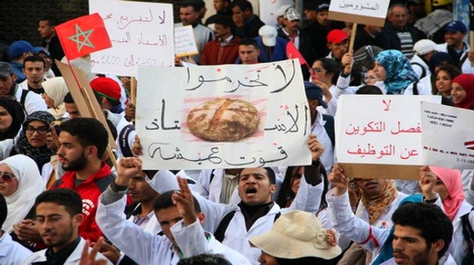 أغلبهم بجهة طنجة الحسيمة.. الاقتطاعات من الأجور تعيد "التوتر" بين أساتذة التعاقد ووزارة أمزازي أغلبهم بجهة طنجة الحسيمة.. الاقتطاعات من الأجور تعيد "التوتر" بين أساتذة التعاقد ووزارة أمزازي