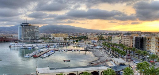 المغرب يخنق مليلية واقتصادها على وشك الانهيار بعد إجبار الشركات على التعامل عبر ميناء بني أنصار المغرب يخنق مليلية واقتصادها على وشك الانهيار بعد إجبار الشركات على التعامل عبر ميناء بني أنصار