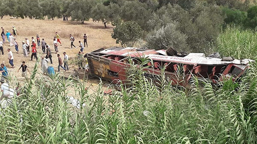 بالفيديو.. إنقلاب حافلة قادمة من الحسيمة تخلف العشرات من الضحايا بالفيديو.. إنقلاب حافلة قادمة من الحسيمة تخلف العشرات من الضحايا
