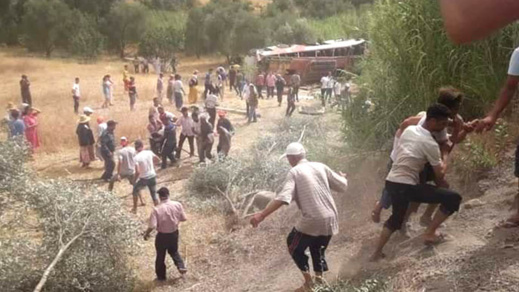 حافلة الحسيمة التي إنقلبت في حادثة سير خطيرة بتاونات تخلف 4 قتلى و23 جريحا حافلة الحسيمة التي إنقلبت في حادثة سير خطيرة بتاونات تخلف 4 قتلى و23 جريحا