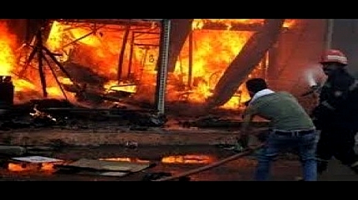 جرادة تحصي خسائر حريق "الجوطية".. أكثر من 30 متجرا تفحم وخسائر بالملايين وتلويح بالعودة للاحتجاج