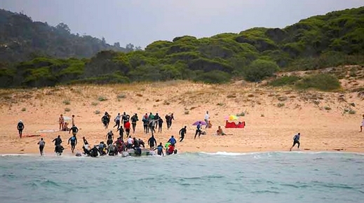 أبحروا من سواحل طنجة.. حوالي 50 مهاجرا مغربيا يصلون إسبانيا على متن قارب للهجرة السرية