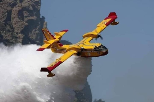 معلومات حول الطائرتين اللتان ساهمتا في إخماد حريق غابة أفرني بالدريوش 
