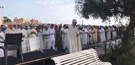 ساكنة مليلية تؤدي صلاة عيد الأضحى وسط دعوات بإلغاء قانون منع الأكباش المغربية ساكنة مليلية تؤدي صلاة عيد الأضحى وسط دعوات بإلغاء قانون منع الأكباش المغربية