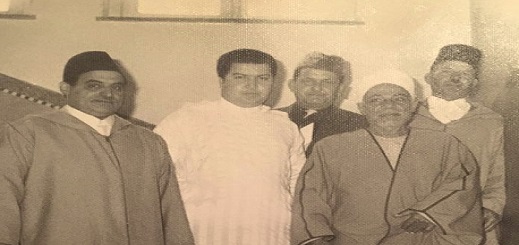 صورة قديمة ونادرة تؤرخ لزيارة شيخ الأزهر المصري "عبد الباري" للناظور سنة 1975