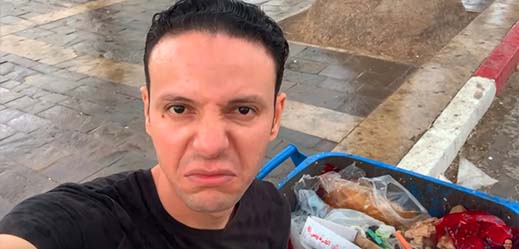 الممثل عبد الواحد الزاوكي يبدع في انتاج "بودكاست" حول انتشار الأزبال بالناظور