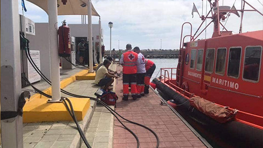 انقاذ ثلاثة لاجئين سوريين وصلوا إلى جزيرة تشافاريناس بطريقة سرية 